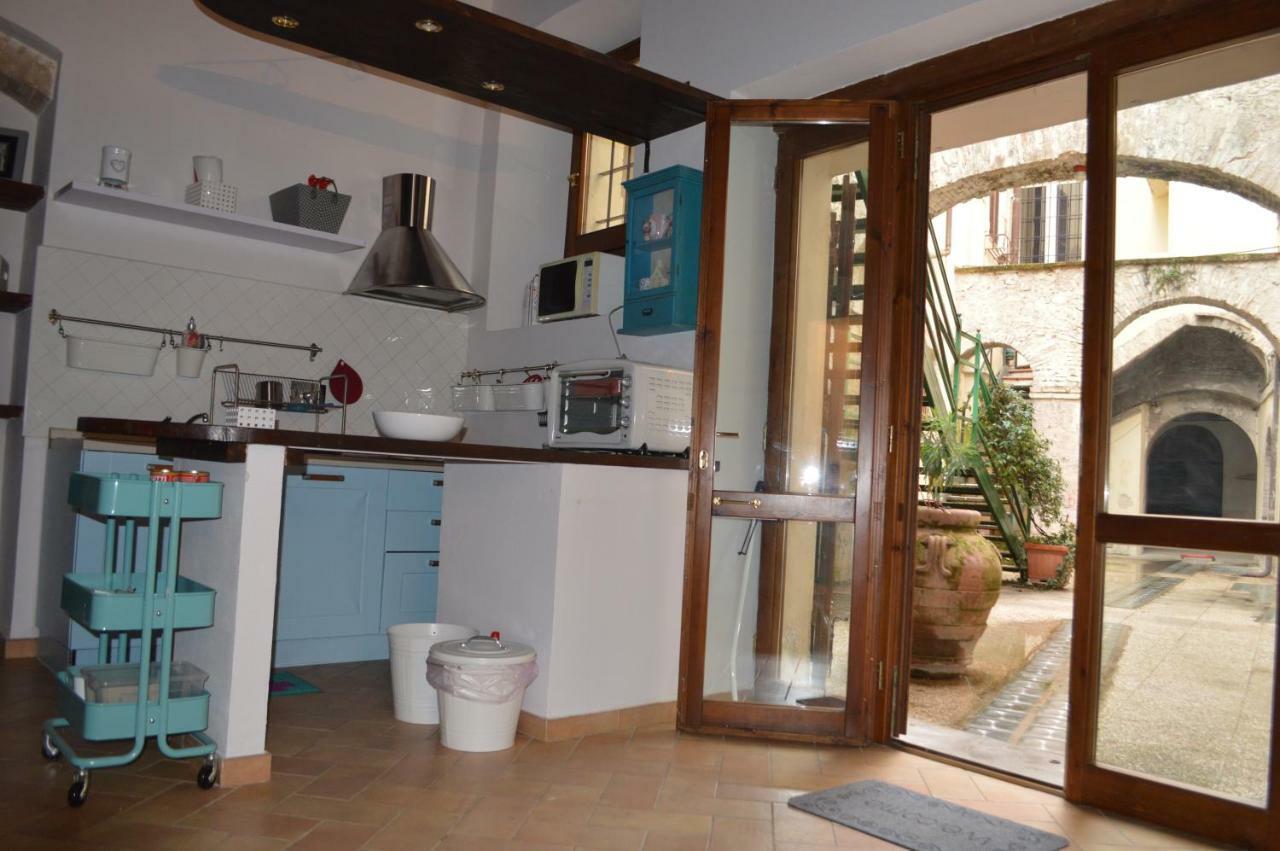 Appartamento In Centro Spoleto Exterior photo